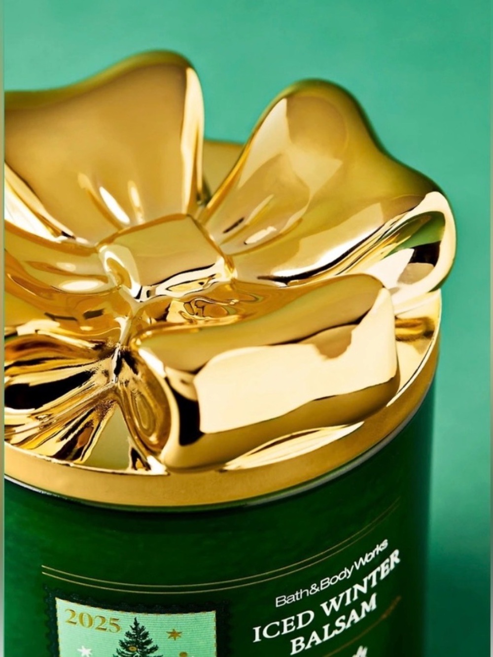 NIB Bath & Body Works “Iced Fresh Balsam” 3-Wick Candle w 3D Gold Bow Lid